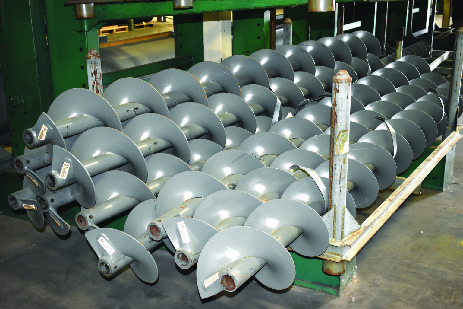 Screw Conveyors: Helicoid Flighting vs. Sectional Flighting